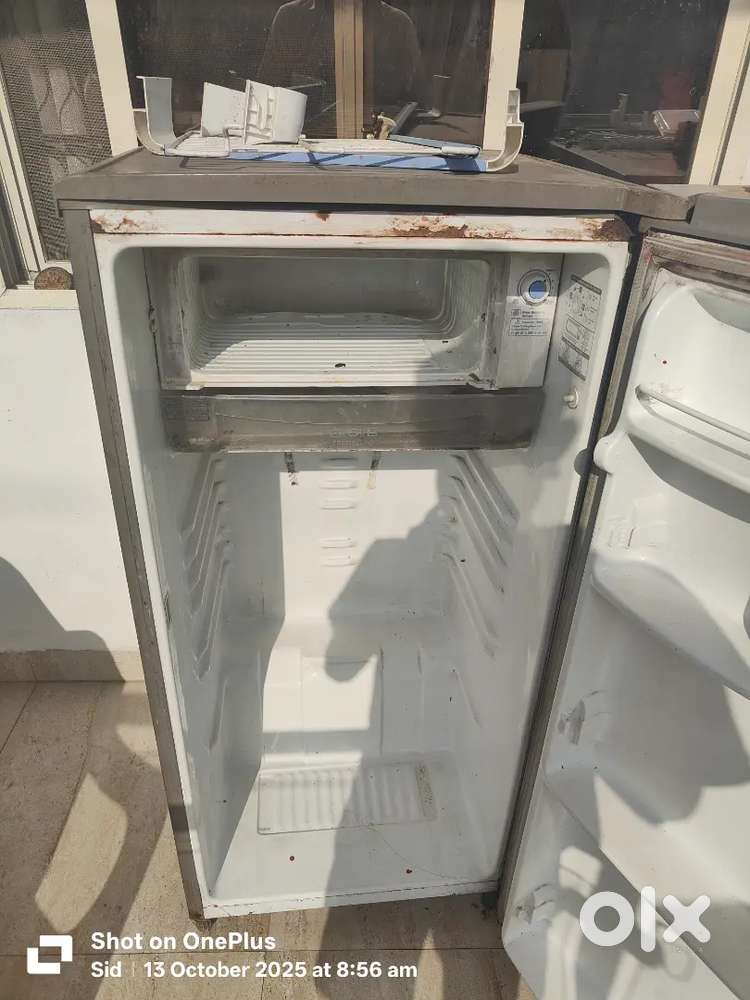 Selling fridge single door