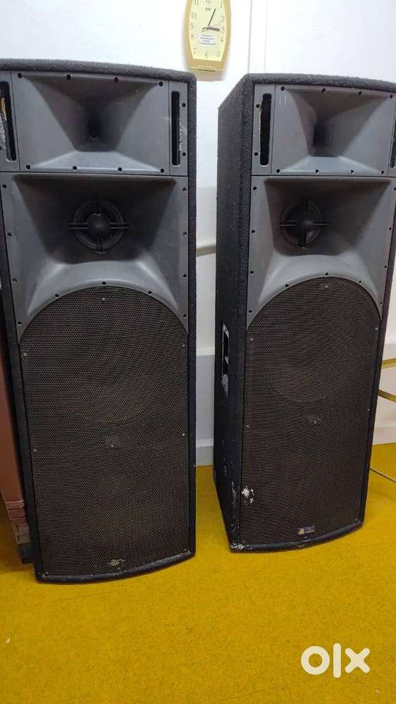 DB technologies Stage Speaker 800W/RMS 2 nos.