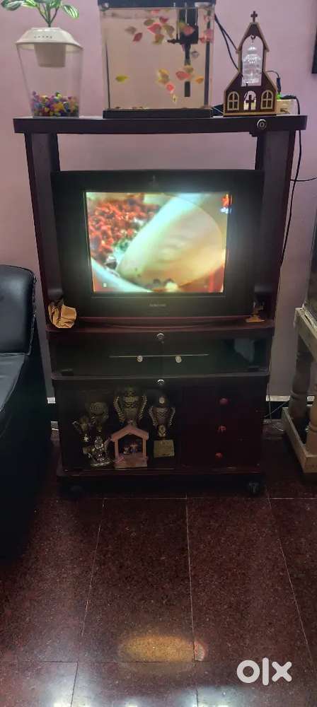 Samsung 32 inch TV and woodern TV stand sale