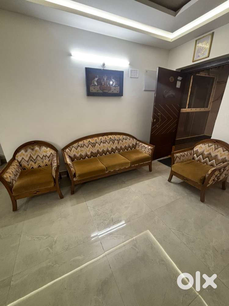 Wooden sofa set 3+1+1