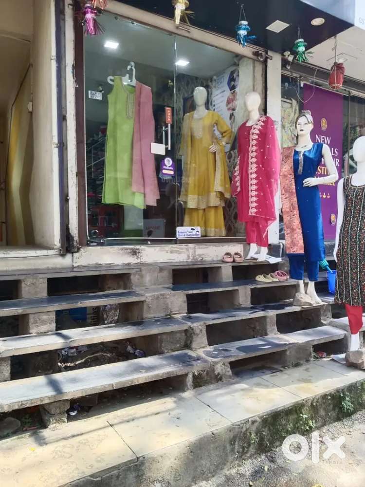 राजारामपुरी बस रूट  वर चालू क्लाथिंग स्टोर,विथ बाथरूम, भाड्याने देणे