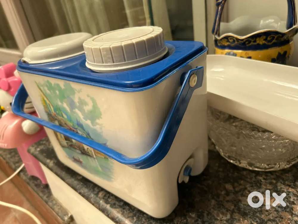 2 in 1 water and tiffin carrier