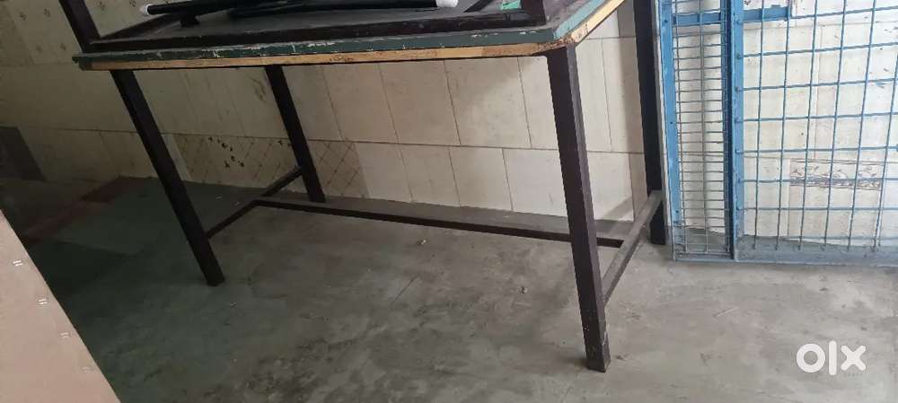 Long steel stand wooden frame