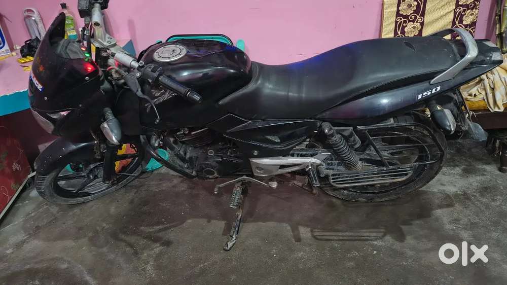 Pulsar 150 cc black colour 2011 model