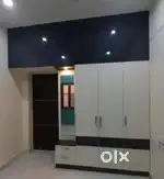 फलेट ओफिस शोरूम में फर्नीचर कलर्स पीओपी ऐंड ओल वकॅ समाधान