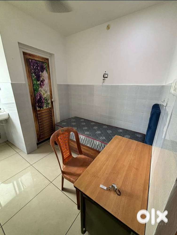 Single room with attached bathroom,water and electricity bill included