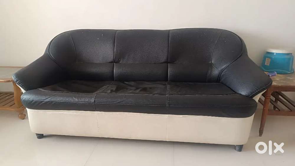 Sofa with two chairs