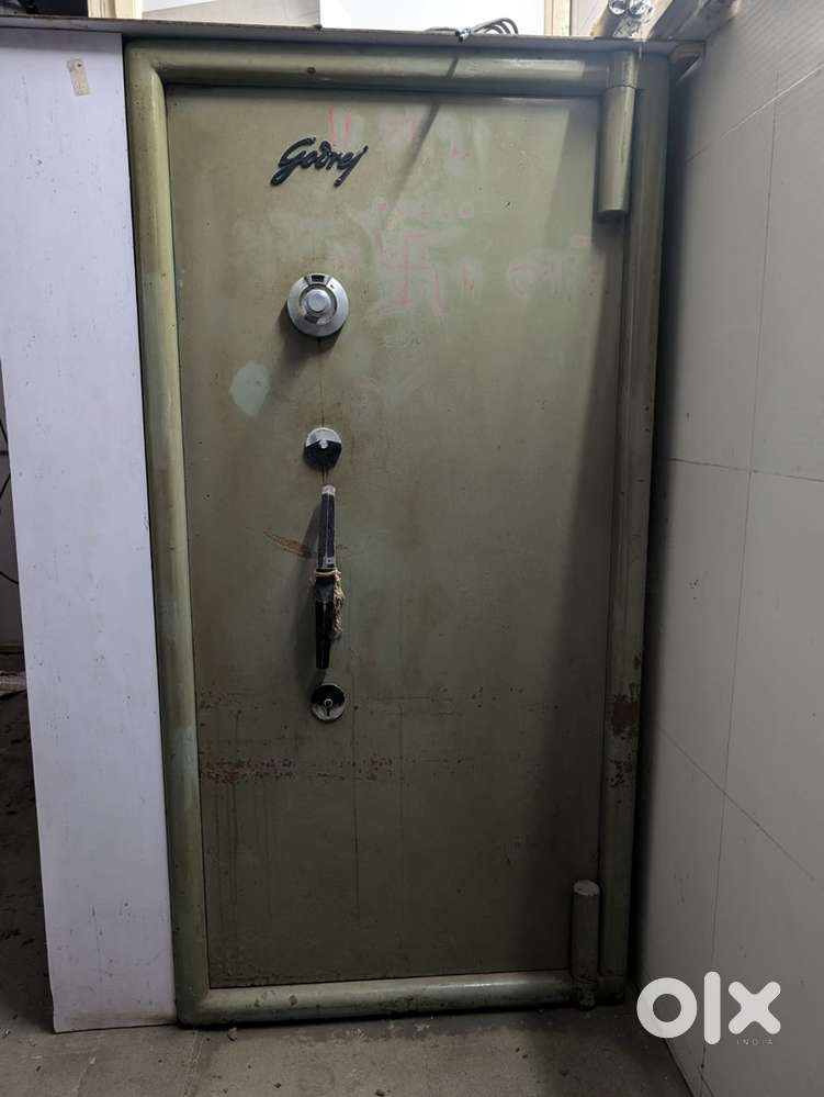 Godrej safe lockers tijori
