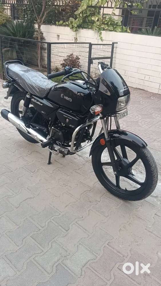 Splendor z black showroom condition very nice bike