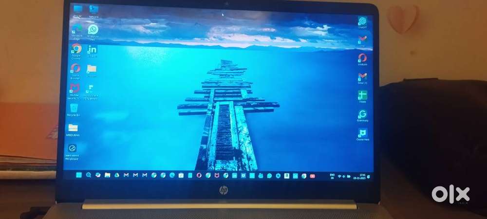 HP LAPTOP ( SEELING)