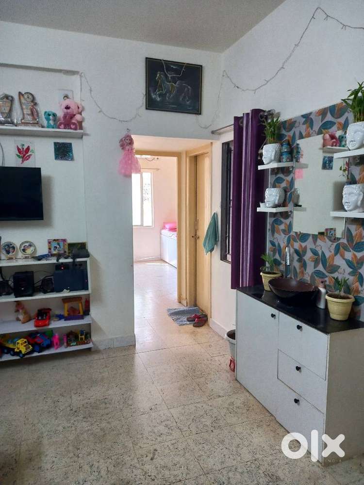 2 BHK FLAT fully furnished and recently renovated flat