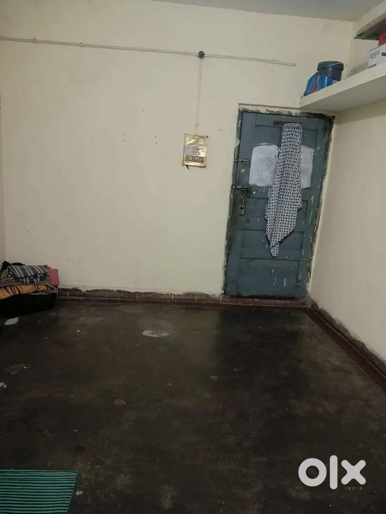 One room is available for rent for girls