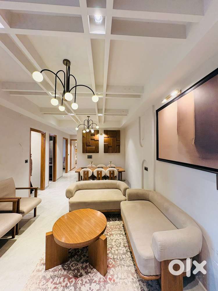 3BHK FLAT  IN HIGHRISE S+8 (IN SUNNY ENCLAVE SEC-125)