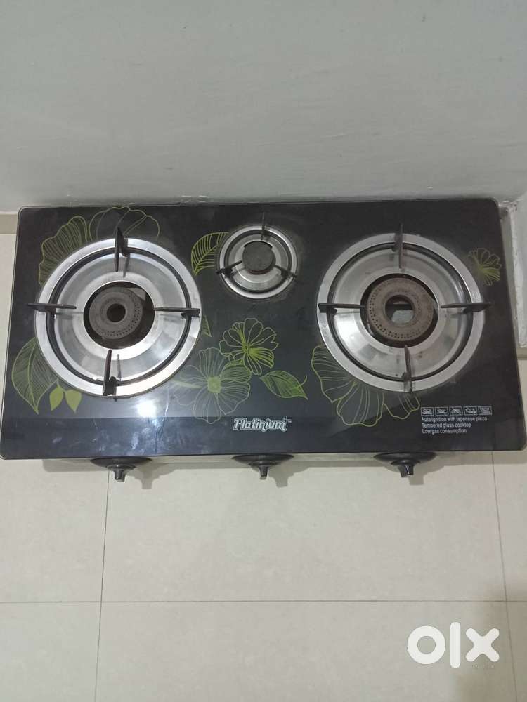 Automatic gas stove with lighter