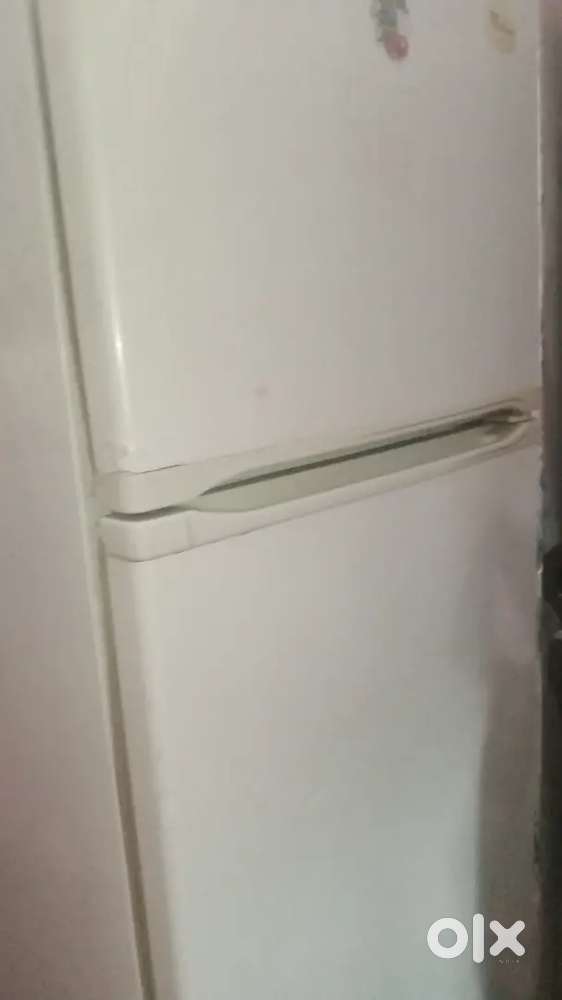 WHIRLPOOL FRIDGE WORKING CONDITION double door fridge white colour