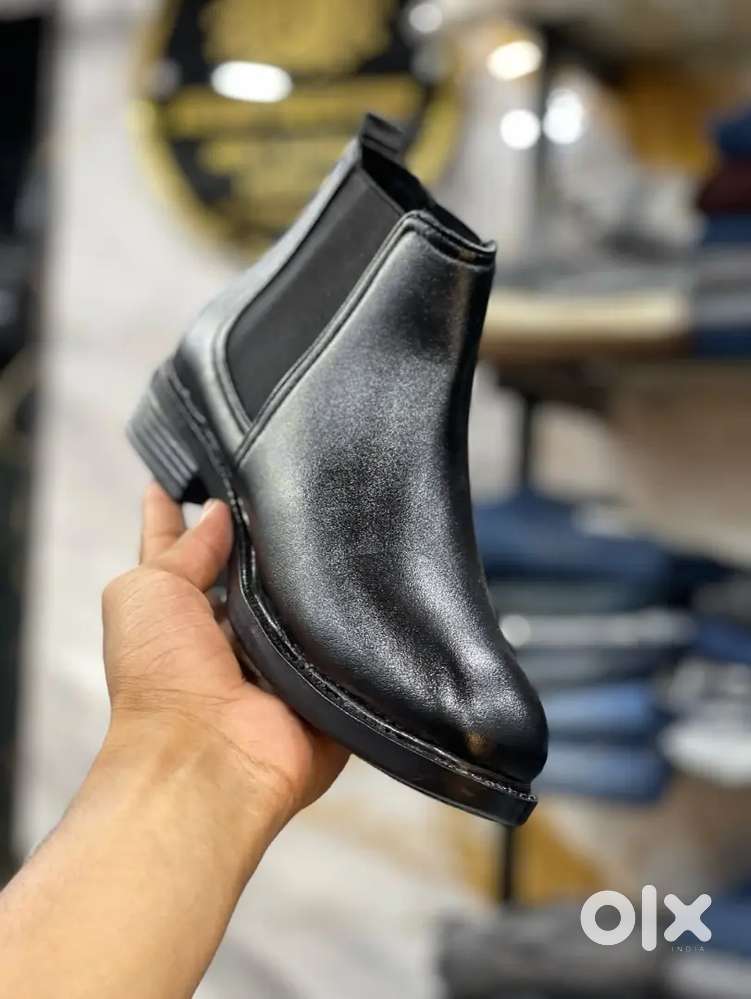 Black Chelsea Boots – Stylish & Comfortable