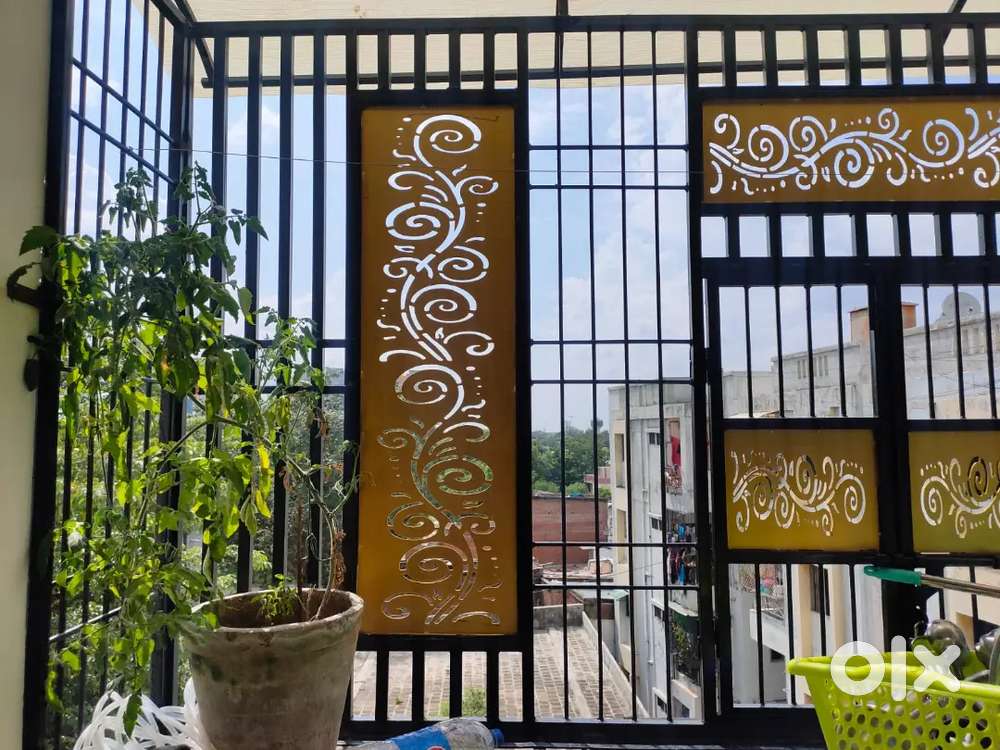 Rent per house de raha hai