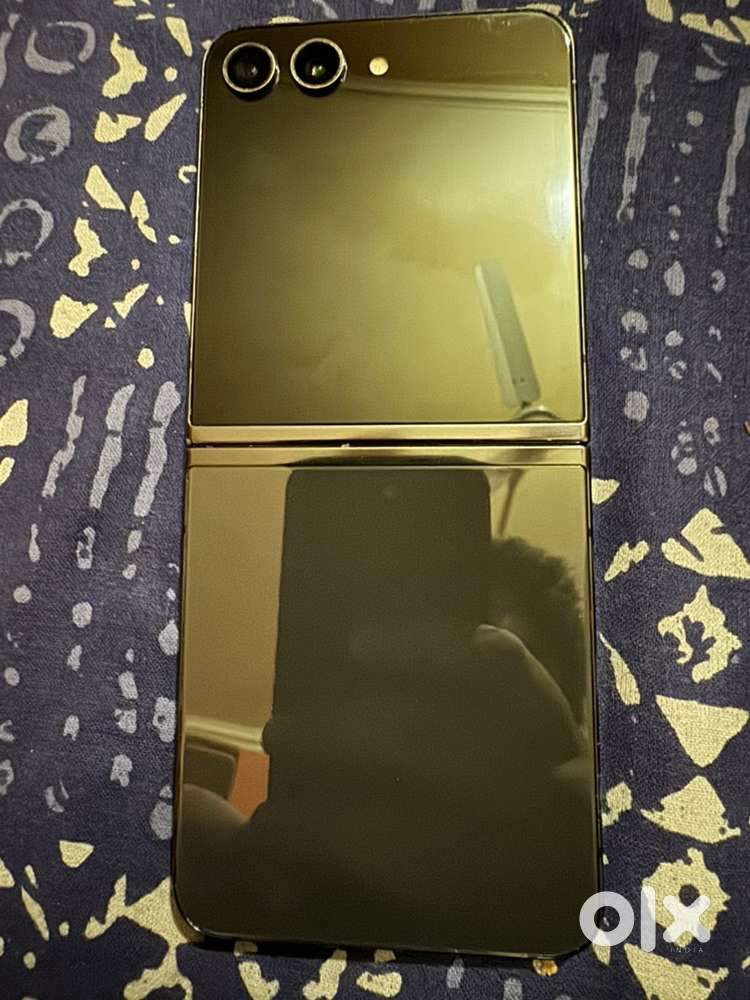 Buy Samsung Galaxy z flip 5 8/256gb graphite w charger mint condition