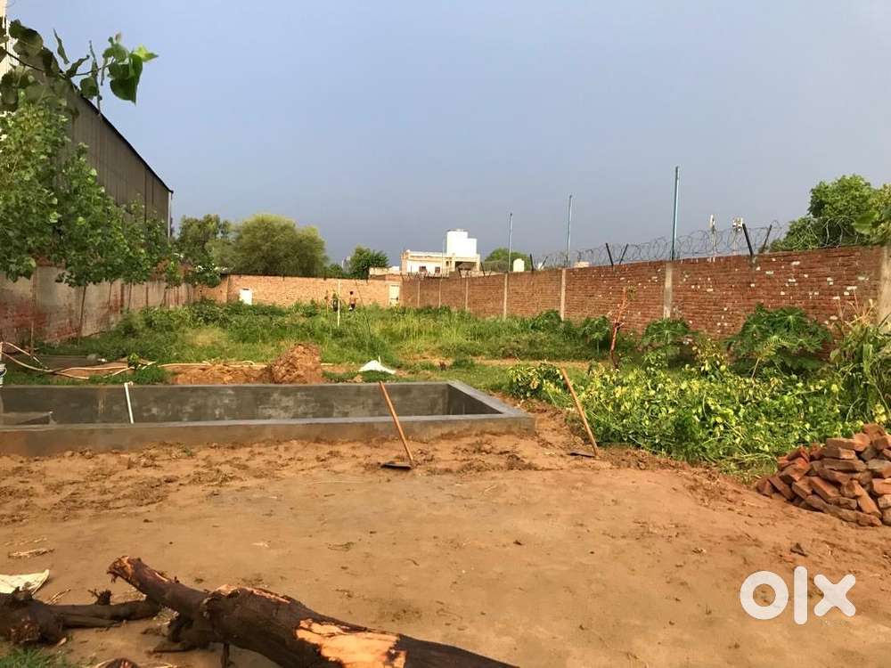 Plot on main dabwali road , price negotiable