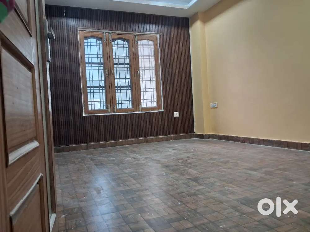 3 BHK SEMI FURNISHED FLAT WITH MODULAR KITCHEN ON MAIN GMS ROAD