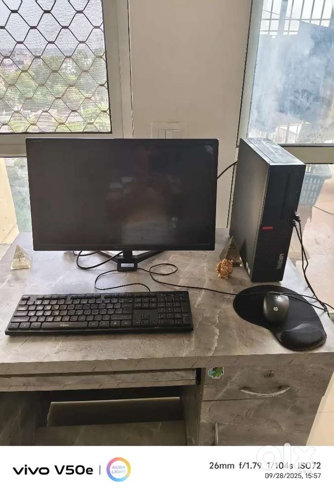 Desktop computer set