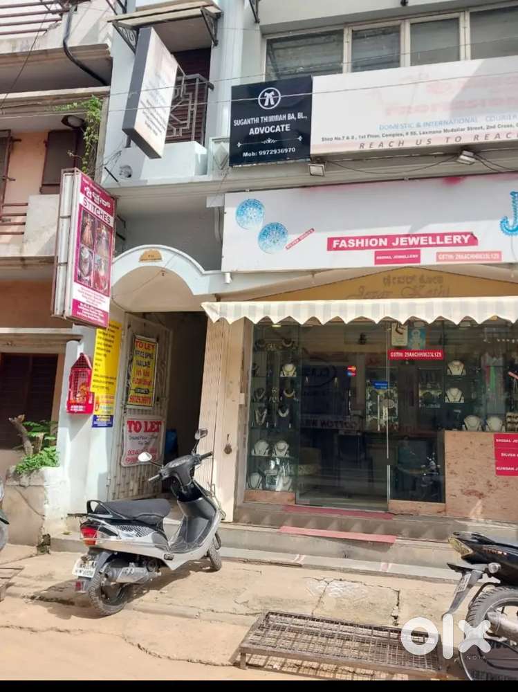 10 yrs old commercial building