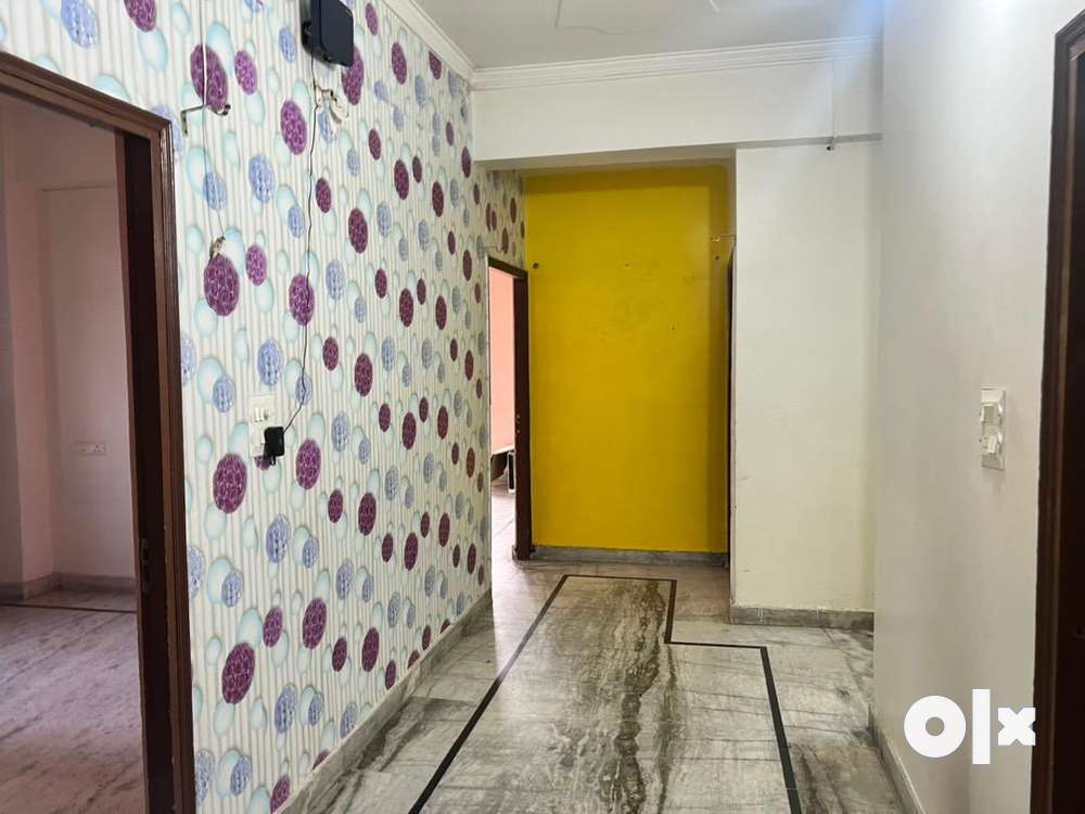 3 bhk apartment well maintained with modern fittings
