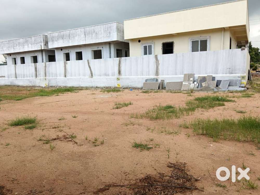 South East Plot For Sale 200 sq.yards