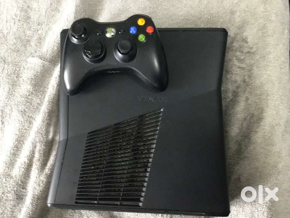 Xbox 360 slim with 75 games
