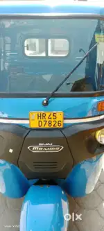 Bajaj loading tempu