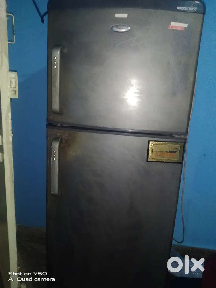 Double door refrigerator