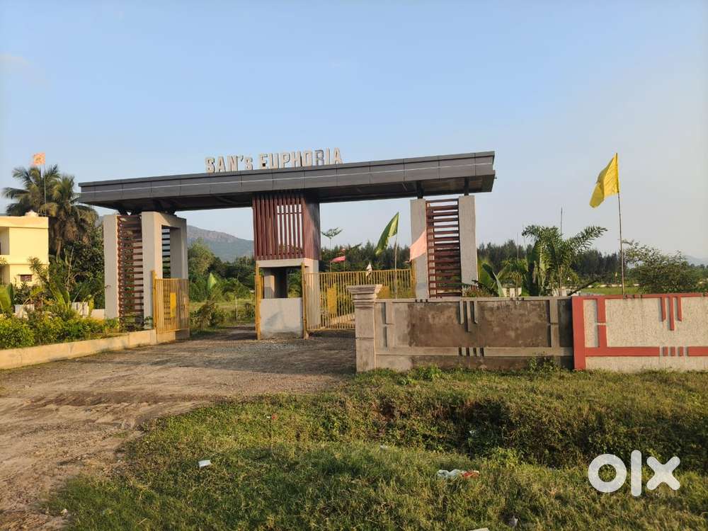 500 sqyd North-East corner plot in 50 acres Mega gated community