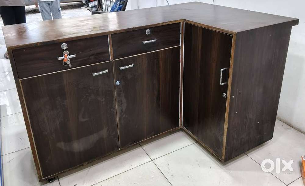 DISPLAY CUM COUNTER TABLE