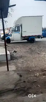 Loading Auto driver home delivery