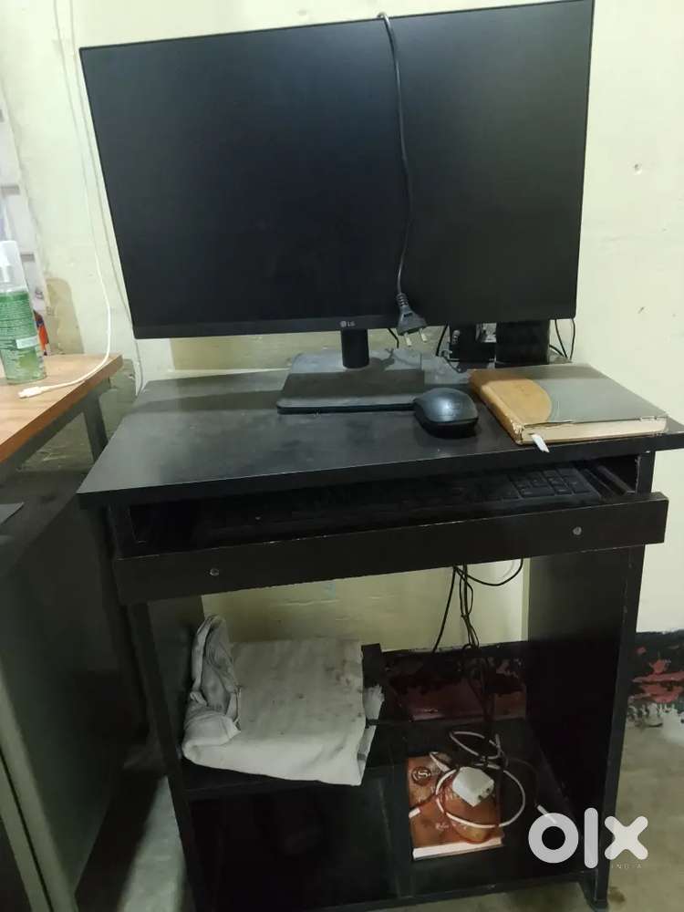 Apple Mac mini M2 with LG monitor and keyboard mouse