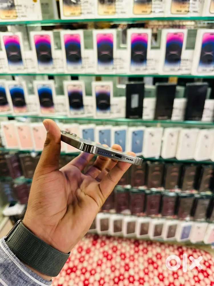 Iphone today’s Top model in Refurbished models Available BOX PACK