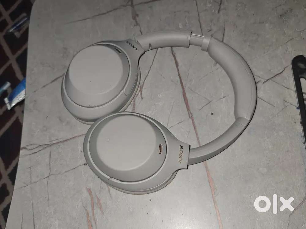 Sony Wh1000XM4's.