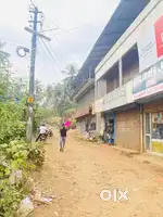 റോഡരികിൽ - കട, ഓഫീസ്, ട്യൂഷൻ സ്ഥലം ഒന്നാം നിലയിൽ ലഭ്യമാണ്.