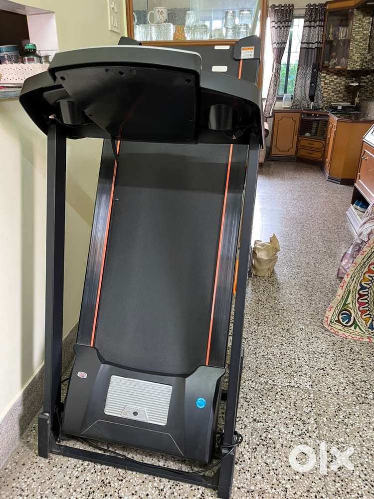 Treadmill (motorized) rarely used like brand new