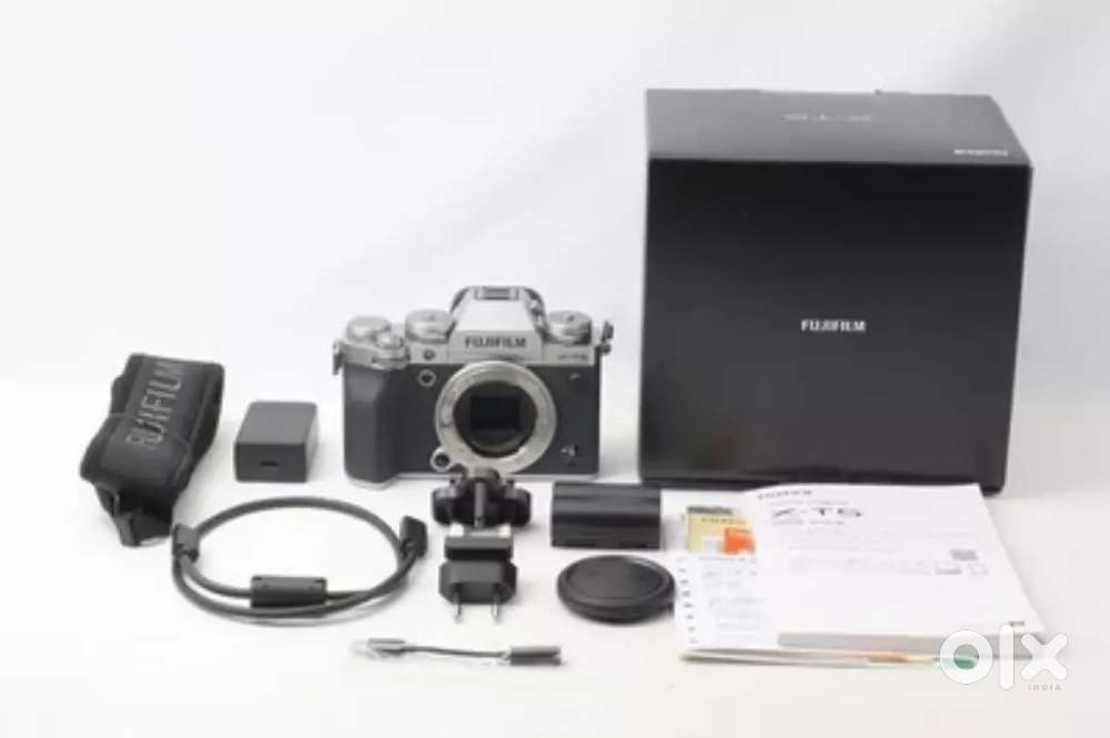 Used item Fujifilm X-T5 body silver With Charger Adopter Belt Box.