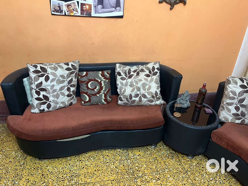 6 seater sofa with round glass table