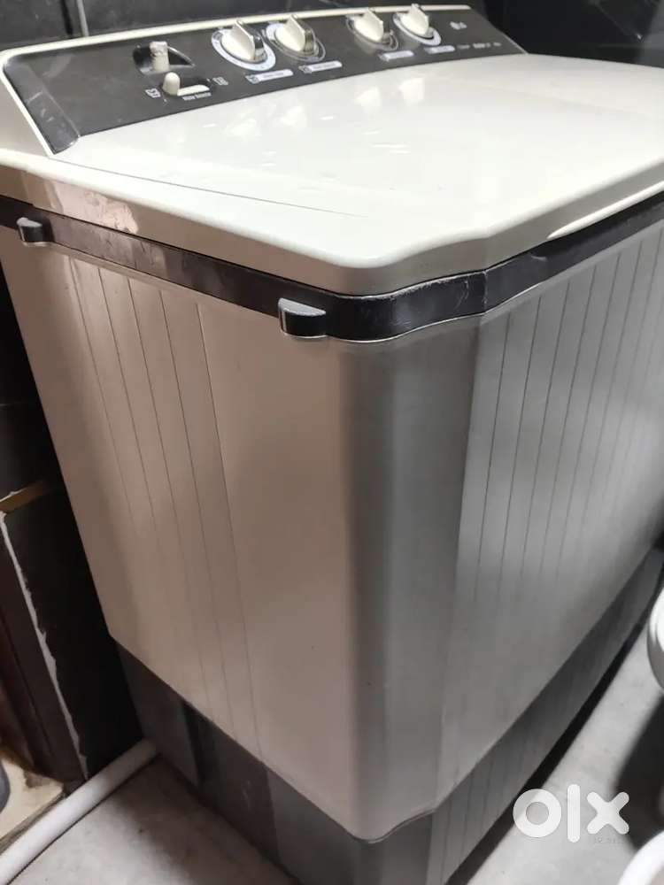 9Kg Semi-automatic Top load washing machine.