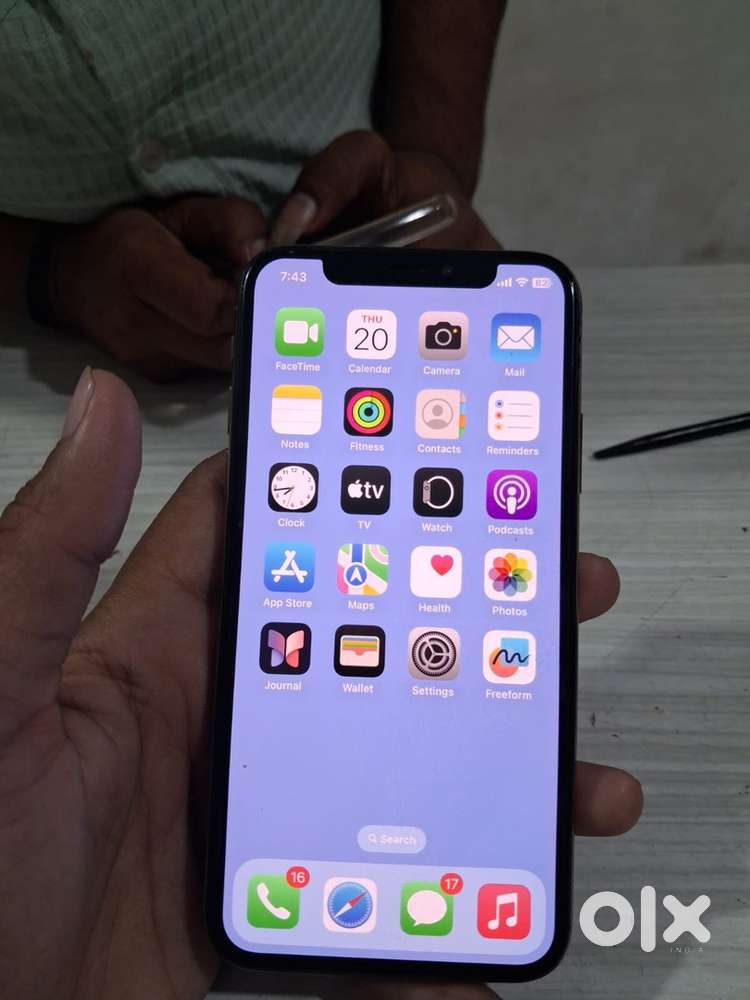 12500iPhone xs hai 256gb storage hai battery helth 81% hai