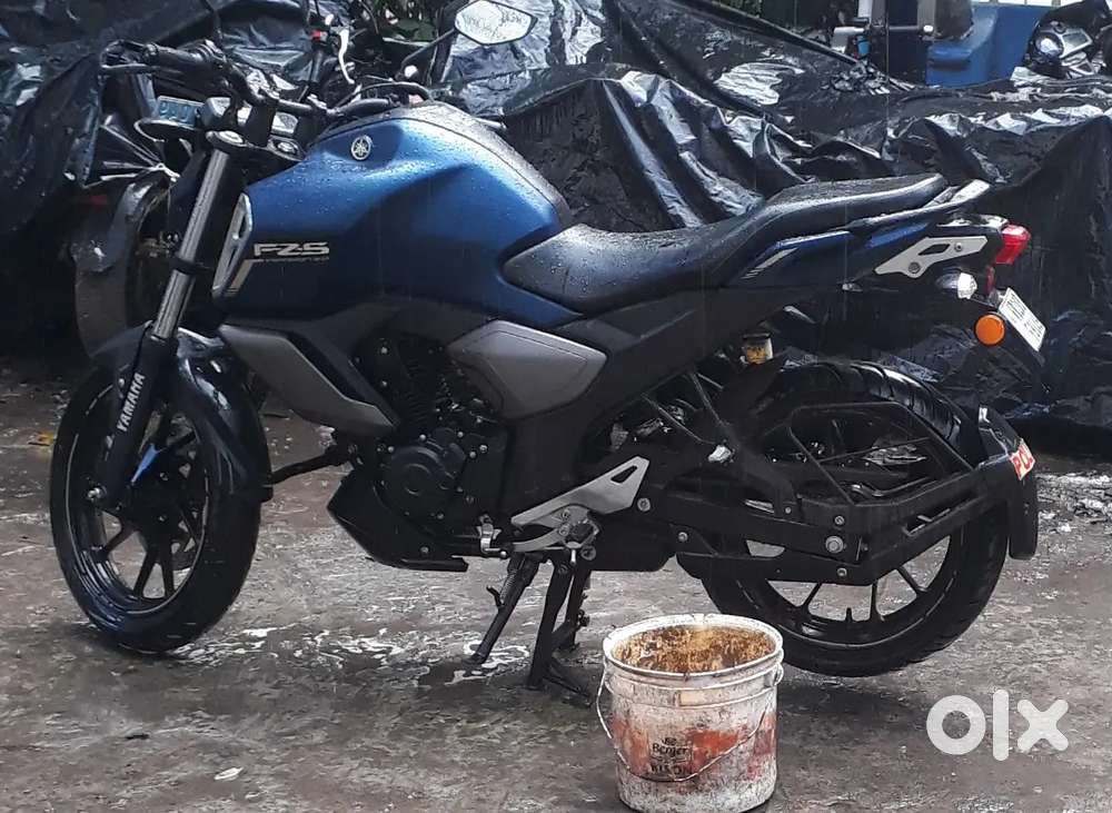 FZS-FI V3 with brand new Rare wheel and Battery