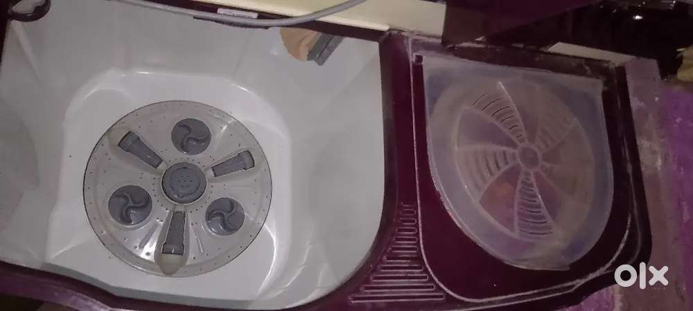 LG  SEMI AUTOMATIC WASHING MACHINE