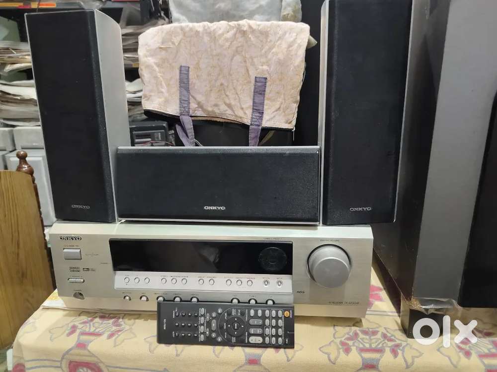 Onkyo receiver with 5.1 speaker set