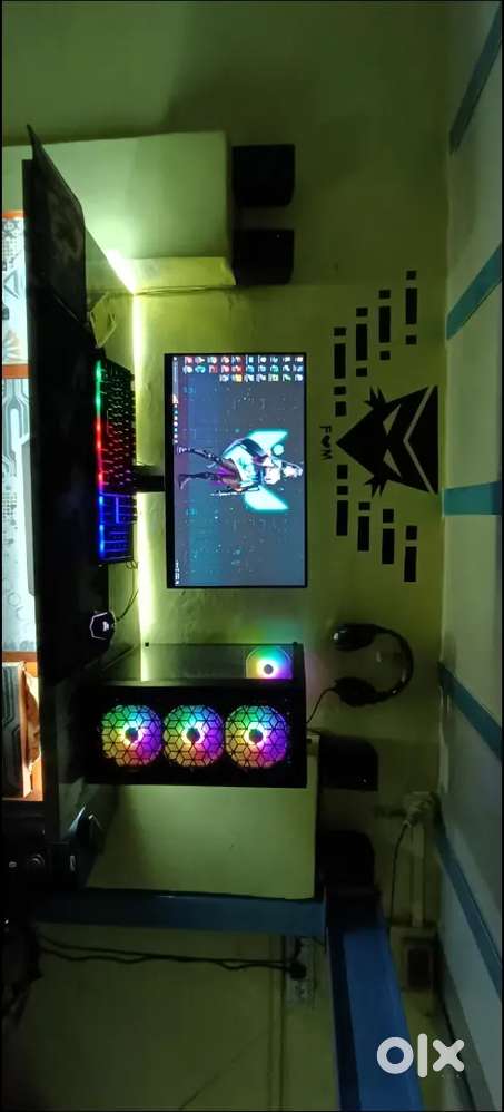 PC SETUP WITH UPS & TABLE  FOR SALE