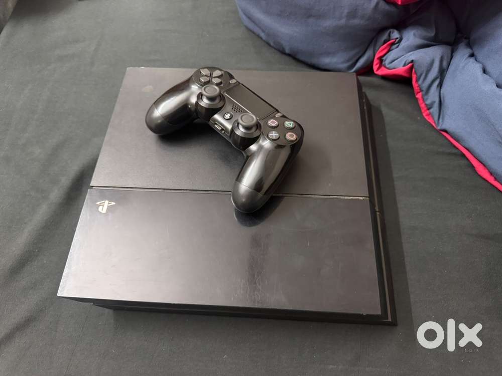 Ps4 500 GB with one controller