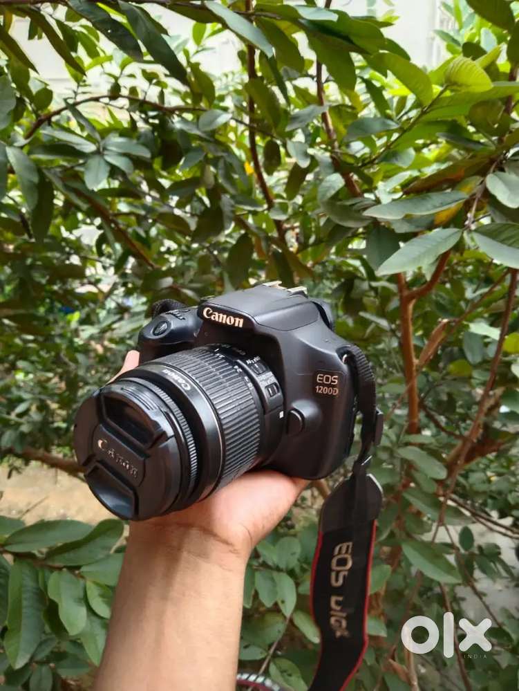 CANON 1200D WITH LENS