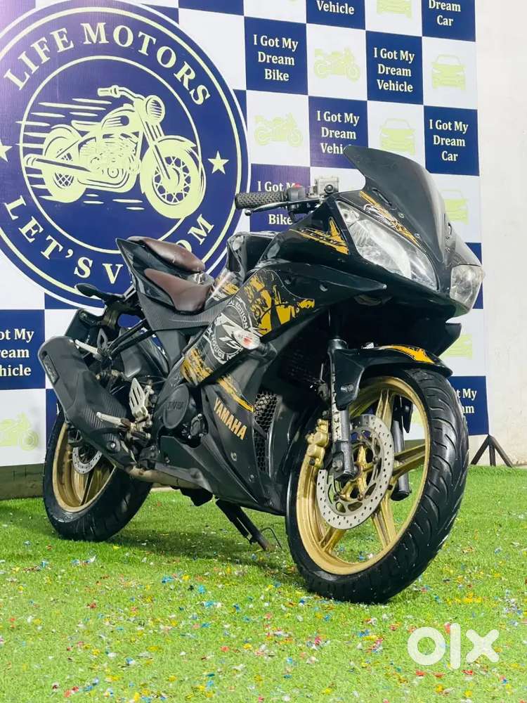 YAMAHA R15 V.2 BS4